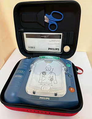 AED(自動体外式除細動器)